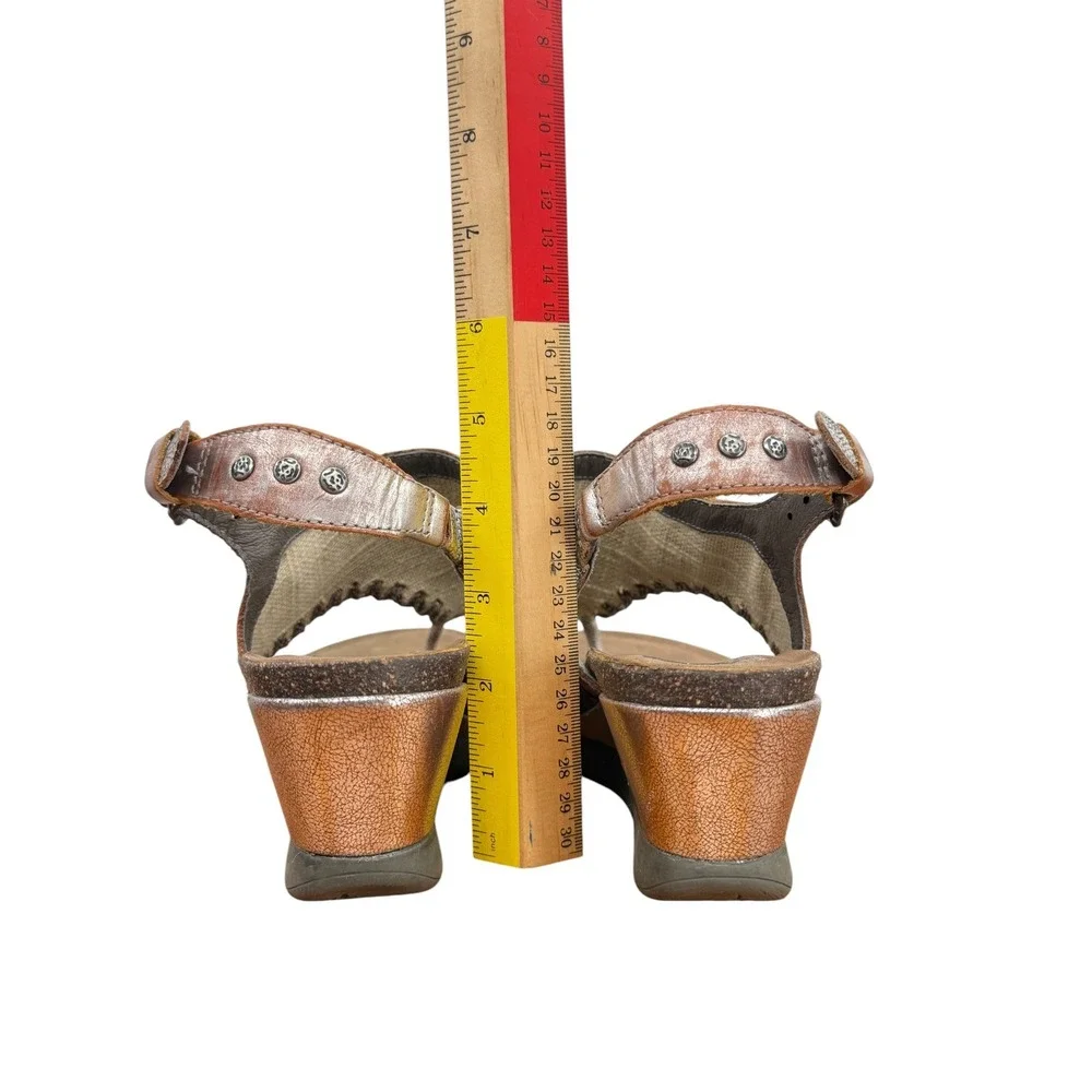 OTBT Meditate Wedge Sandals Women SZ 8 Silver Office Everyday Metallic Leather